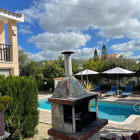 Villa Ocean Stones 1Km From Main Coral Bay Beach Peyia Bagian luar foto