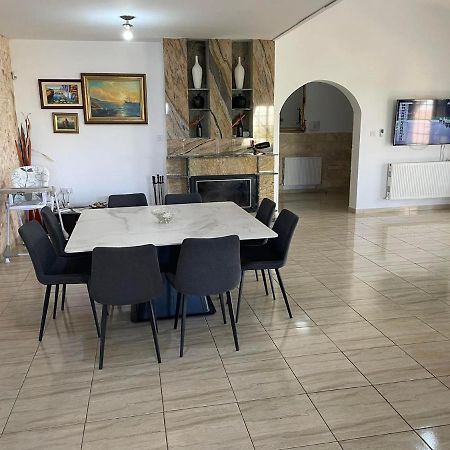 Villa Ocean Stones 1Km From Main Coral Bay Beach Peyia Bagian luar foto