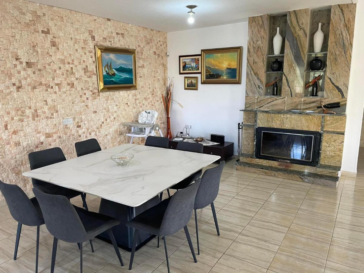 Villa Ocean Stones 1Km From Main Coral Bay Beach Peyia Bagian luar foto