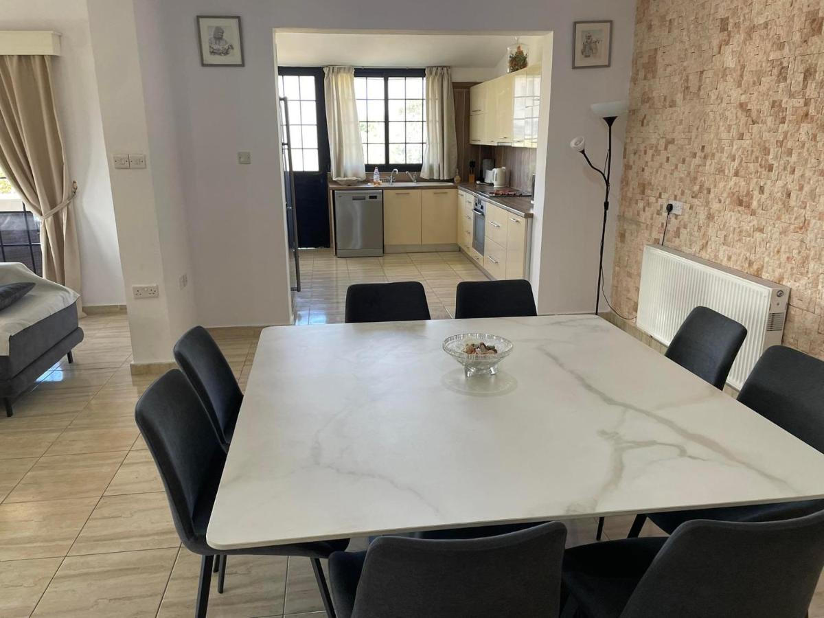 Villa Ocean Stones 1Km From Main Coral Bay Beach Peyia Bagian luar foto