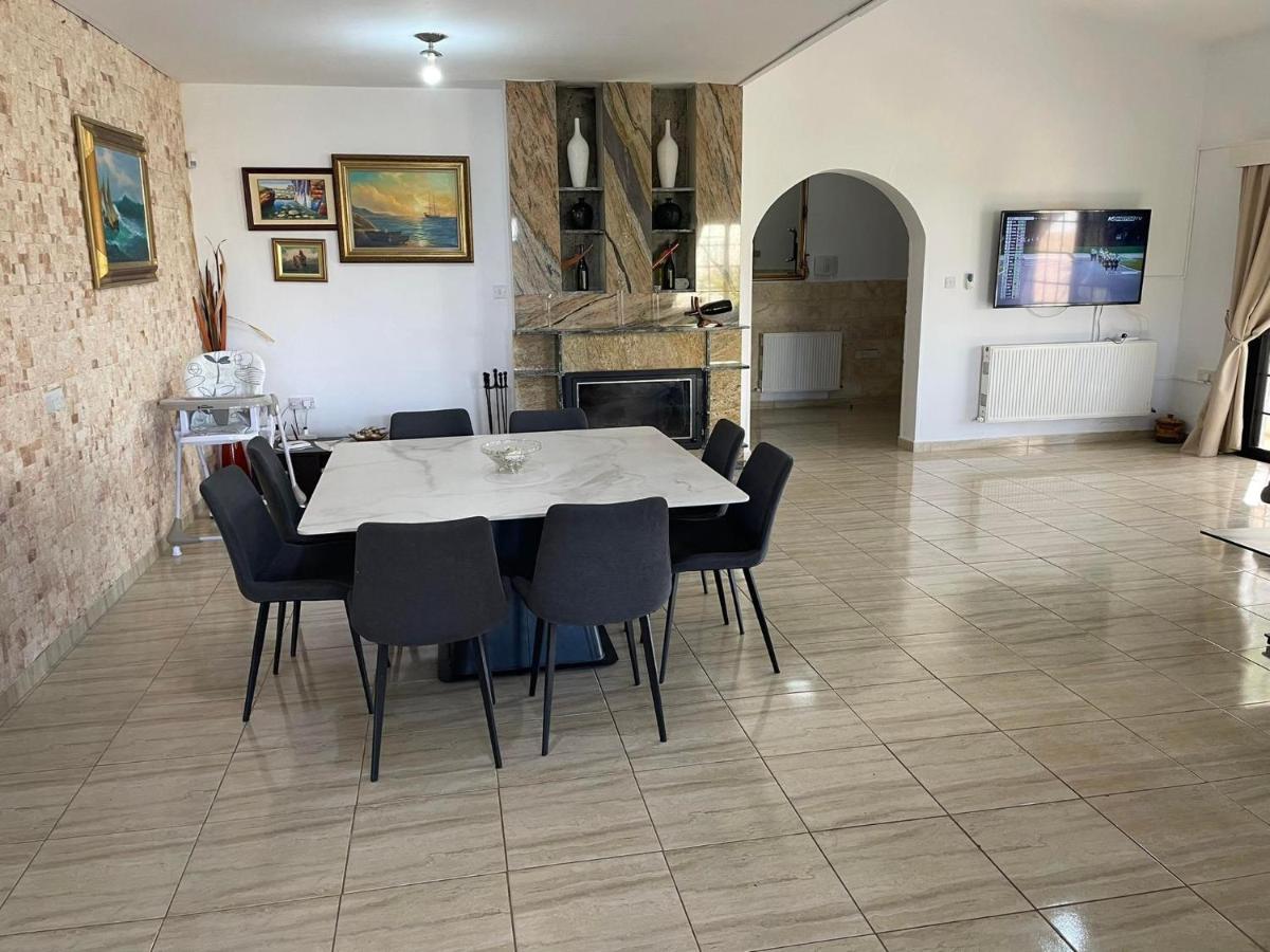 Villa Ocean Stones 1Km From Main Coral Bay Beach Peyia Bagian luar foto