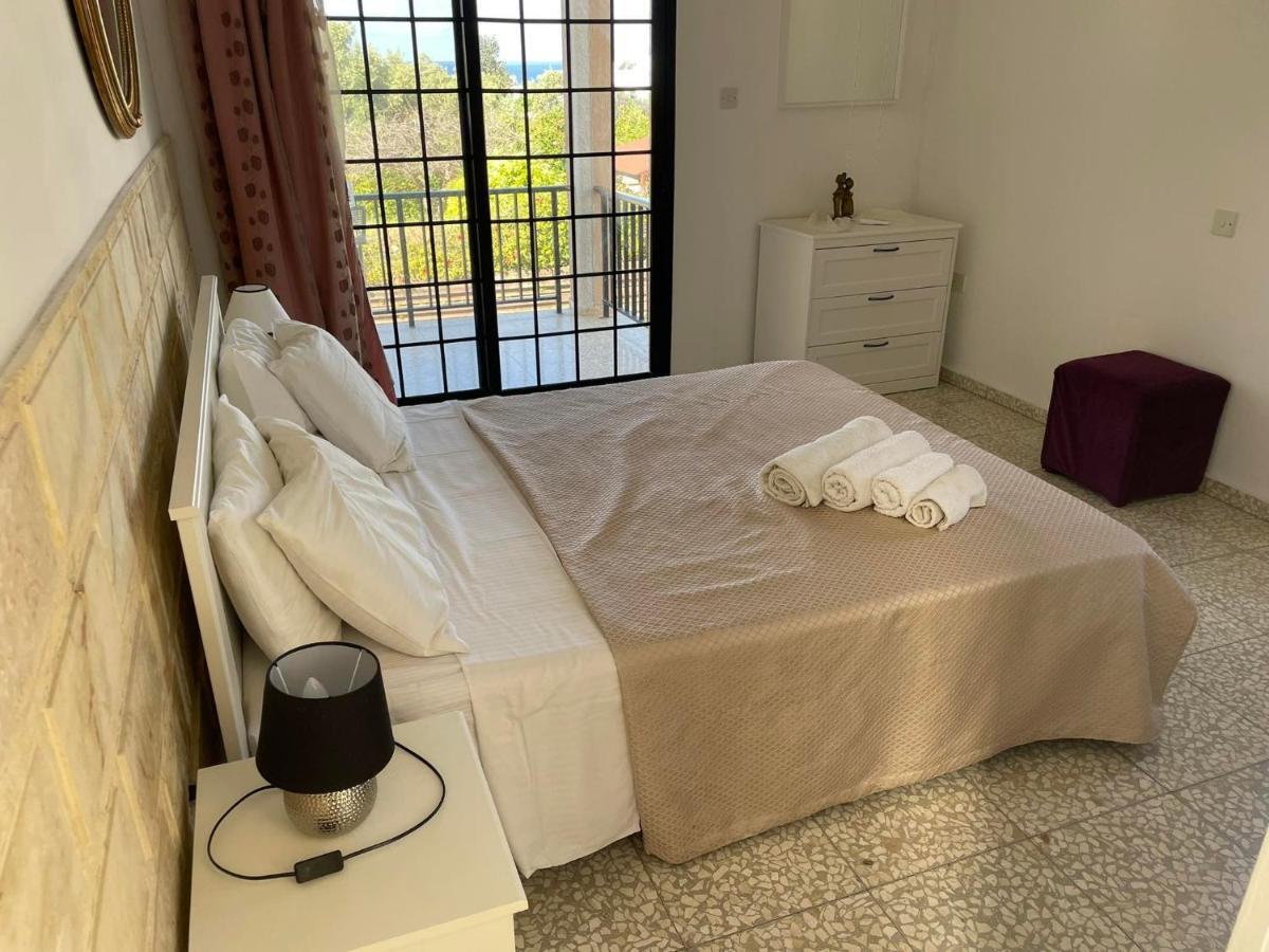 Villa Ocean Stones 1Km From Main Coral Bay Beach Peyia Bagian luar foto