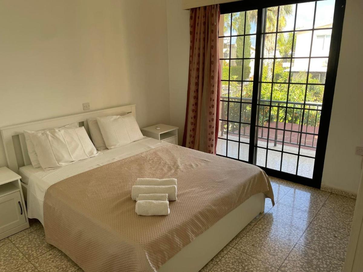 Villa Ocean Stones 1Km From Main Coral Bay Beach Peyia Bagian luar foto