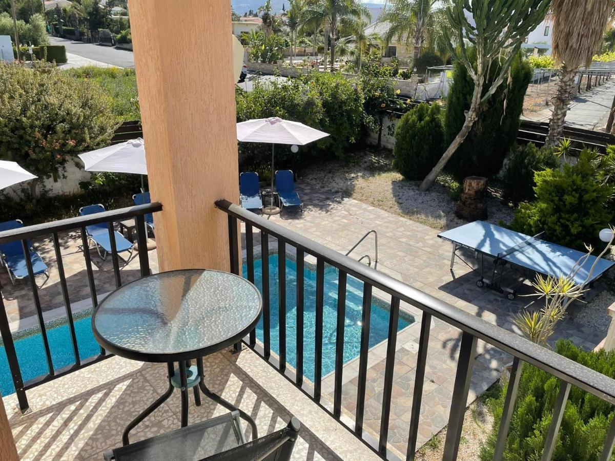 Villa Ocean Stones 1Km From Main Coral Bay Beach Peyia Bagian luar foto